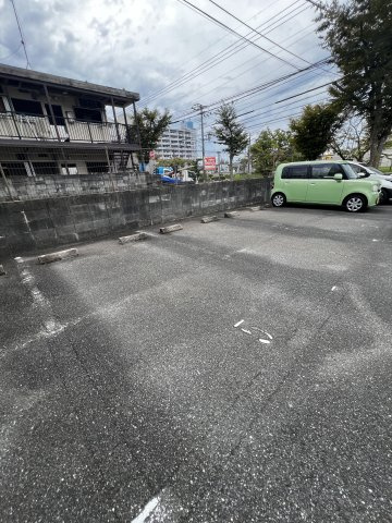 ブラン・ネージュの駐車場
