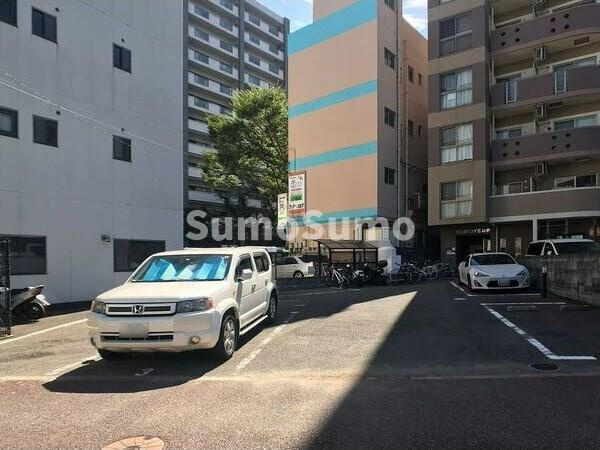 フラップワン高宮の駐車場