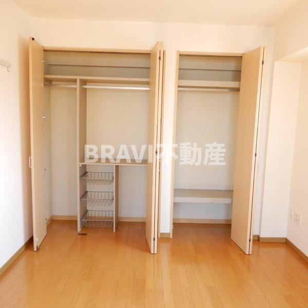 シェーンブルン BRAVI不動産の寝室