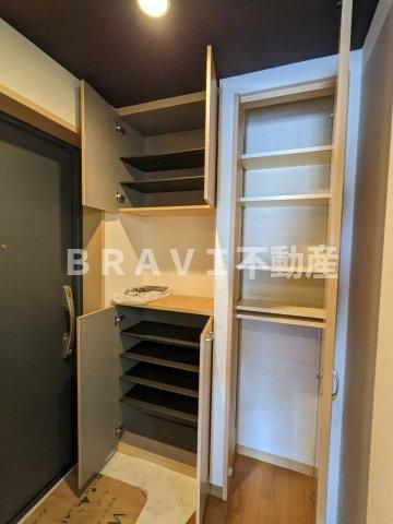 シェーンブルン BRAVI不動産の玄関