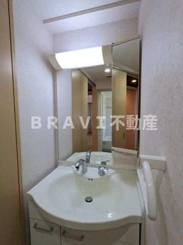シェーンブルン BRAVI不動産の独立洗面台