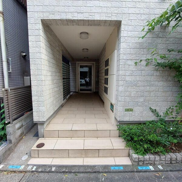 フラット太子堂のエントランス
