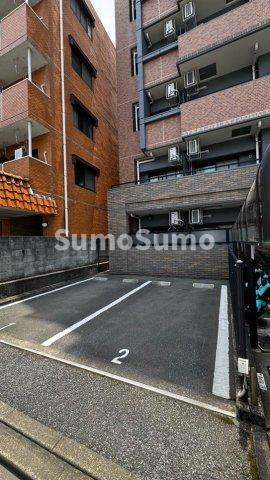 ブランオールＢ館の駐車場