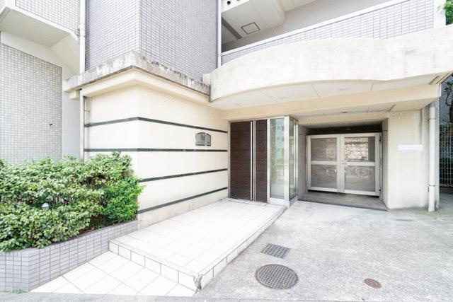 プレール代々木公園弐番館のエントランス