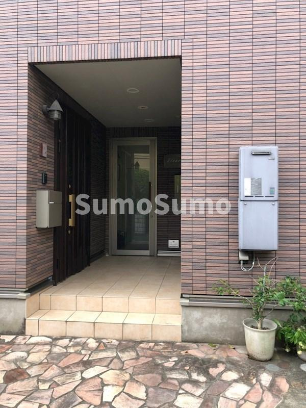 フルール学芸大学のエントランス|毎日通るエントランスはこのようになっています