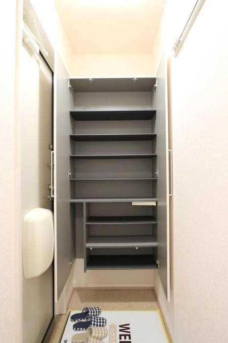 トレグラース　Ａ棟の玄関