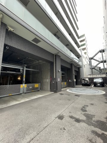 プレサンスロジェ呉服町の駐車場