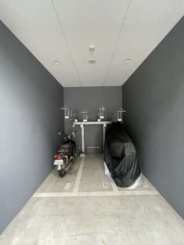 プレサンスロジェ呉服町の駐車場