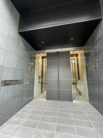 プレサンスロジェ呉服町のエントランス