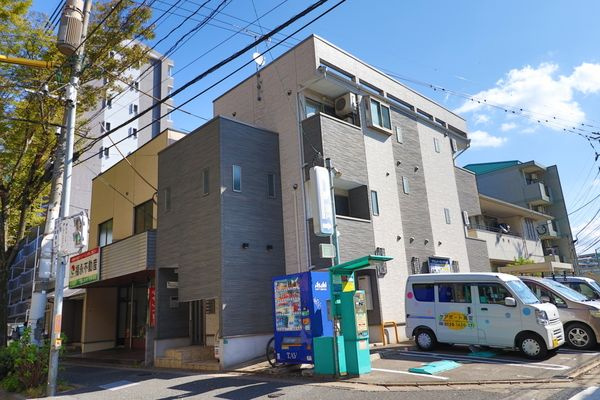 プラムガーデン大橋駅前の外観
