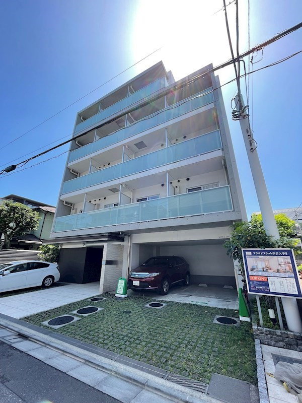プラウドフラット学芸大学Ⅱの駐車場