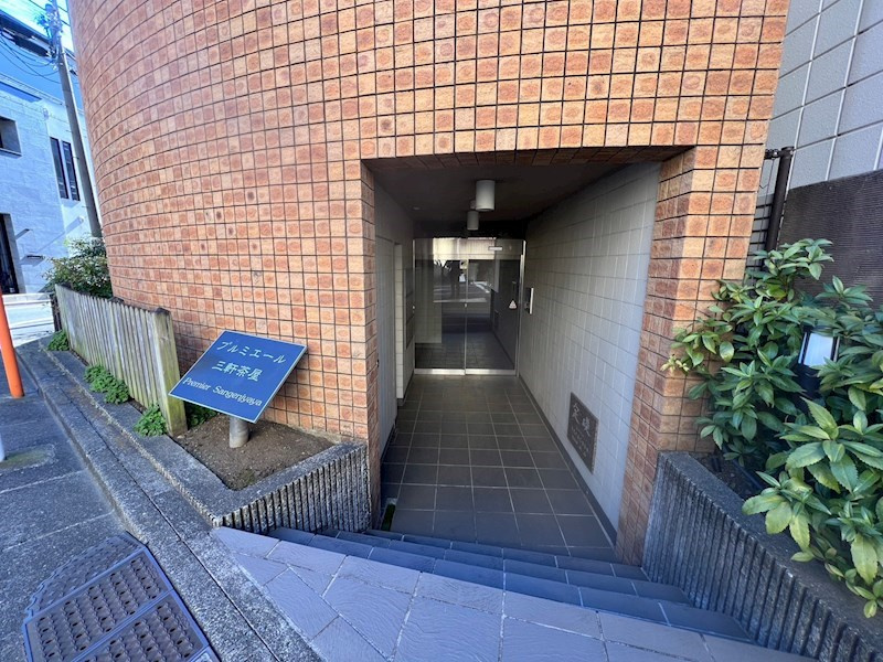 プルミエール三軒茶屋のエントランス