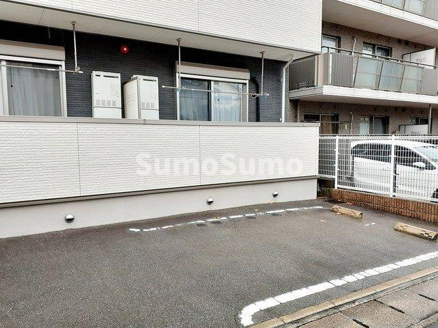 プラシードＫの駐車場