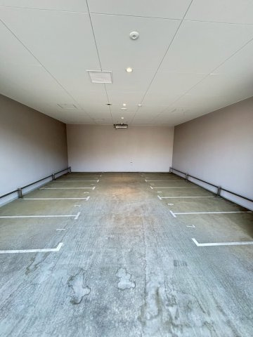 プラウド中目黒の駐車場