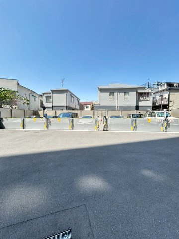 プラウド中目黒の駐車場