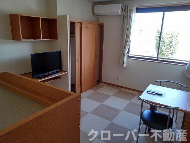 レオパレスソレアード国分寺の居間・リビング