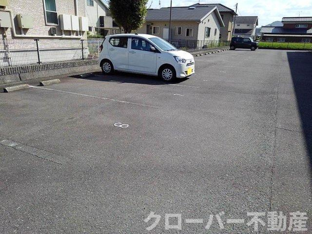 レオパレスソレアード国分寺の駐車場