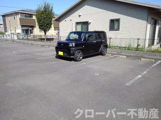 レオパレスソレアード国分寺の駐車場