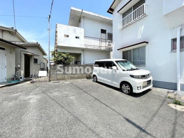 フローレンス野間の駐車場