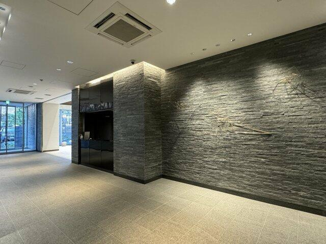 フロンティア新宿タワーのエントランス| 