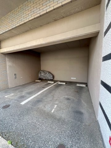 プログレッソ高宮の駐車場