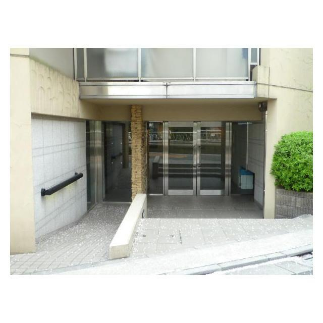 ボヌール都立大学弐番館のエントランス
