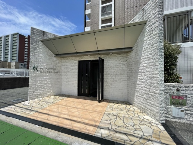 プレスタイル博多EASTのエントランス