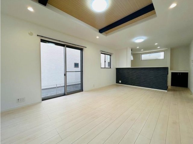 半田市上池町２丁目　中古戸建の居間・リビング
