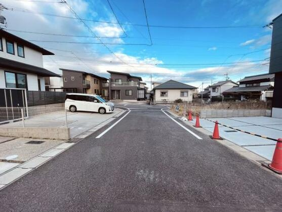 知多郡武豊町字梨子ノ木２丁目　新築戸建の前面道路含む現地写真|前面道路含む現地写真です