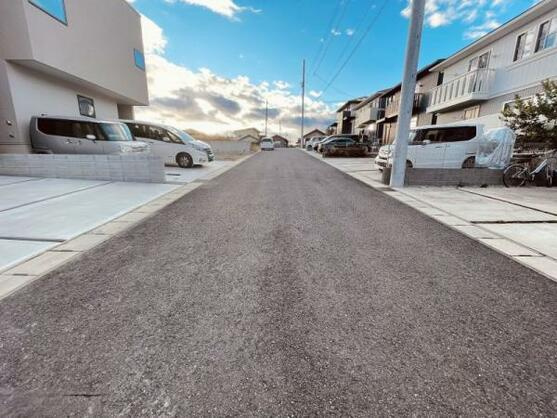 知多郡武豊町字梨子ノ木２丁目　新築戸建の前面道路含む現地写真|前面道路含む現地写真です