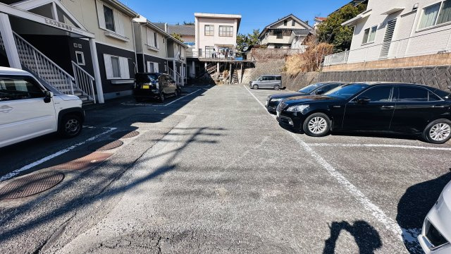 ヒルズ五本松の駐車場