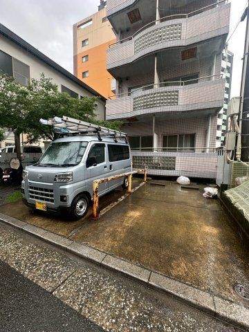 フレックス博多の駐車場