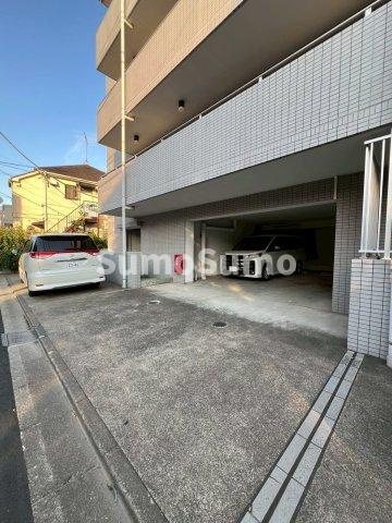 プロスパー世田谷Ａ棟の駐車場|駐車場に車を止められます