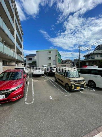 プレジデント正弥博多の駐車場