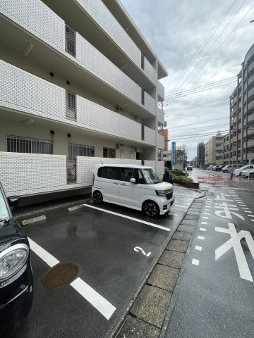プロスパ77の駐車場