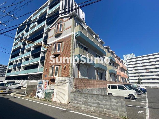 フローラステージ諸岡の外観