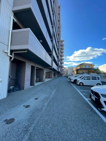 プレスタイル博多EASTの駐車場