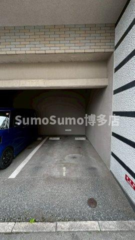 プログレッソ高宮の駐車場