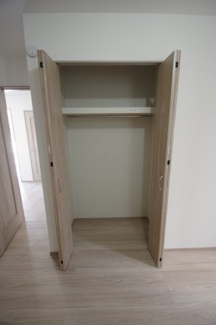 【収納】 | 【仲介手数料無料！！】府中市小柳町5丁目　新築戸建て（全1棟）1号棟　4990万円 | 納戸内のクローゼット