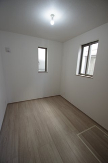 【洋室】 | 【仲介手数料無料！！】府中市小柳町5丁目　新築戸建て（全1棟）1号棟　4990万円 | サービスルーム（納戸）4.06帖