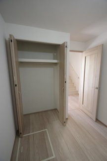 【収納】 | 【仲介手数料無料！！】府中市小柳町5丁目　新築戸建て（全1棟）1号棟　4990万円 | サービスルーム（納戸）4.06帖内のクローゼット