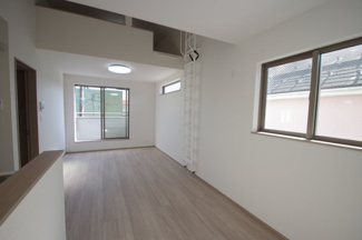 【居間・リビング】 | 【仲介手数料無料！！】府中市小柳町5丁目　新築戸建て（全1棟）1号棟　4990万円