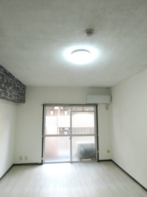 【居間・リビング】 | 皐月マンション第二大分大手町 | 照明付きです！ 