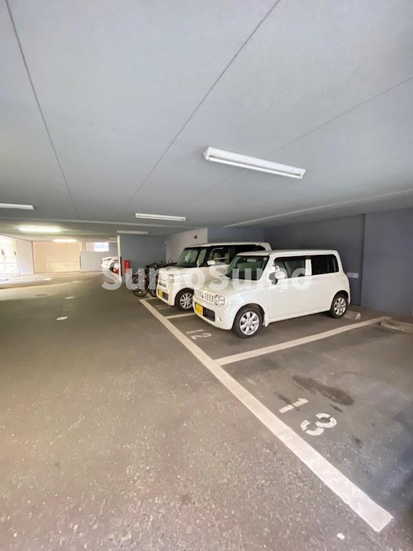 メゾン・ド・ヴィレ薬院の駐車場|駐車場があるので、車を買う予定の方も安心です
