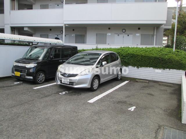 メゾン・ド・シャトランの駐車場