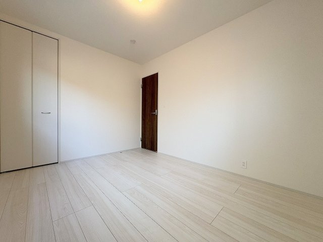 八潮市木曽根　新築戸建　全1棟の洋室|クローゼット付きの洋室6帖・子供部屋としていかがでしょう