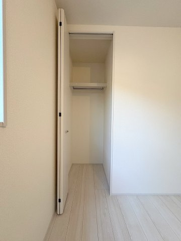 八潮市木曽根　新築戸建　全1棟の収納|洋室6帖のクローゼットです