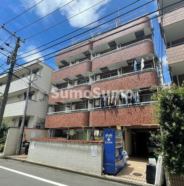 メゾン・ド・クリスタルのエントランス|建物の内部です