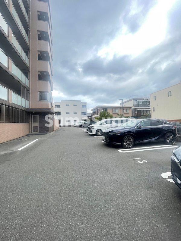 メルベーユ高宮駅前の駐車場