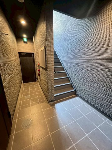 メゾンクレール南福岡駅前のエントランス